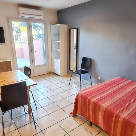 A Hyeres, 20 M², Jardin Et Parking Prive Διαμέρισμα Ιέρ